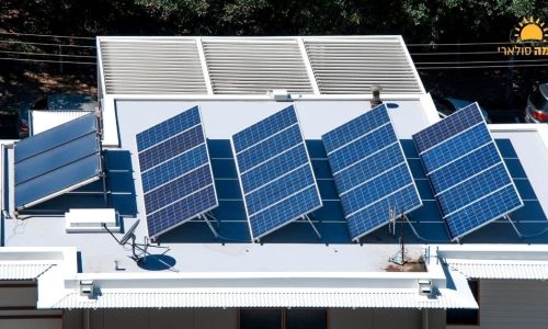 פאנלים סולאריים על בית פרטי